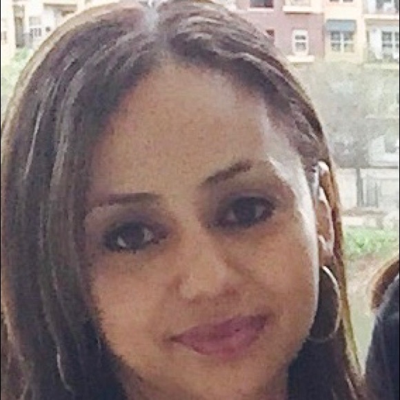 Meet your Posher, Claudia - Picture 1 of 1